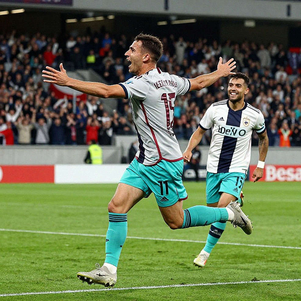 Man City 5-3 Sunderland: Hàng công che lấp vết nứt nơi hàng thủ nhà vô địch