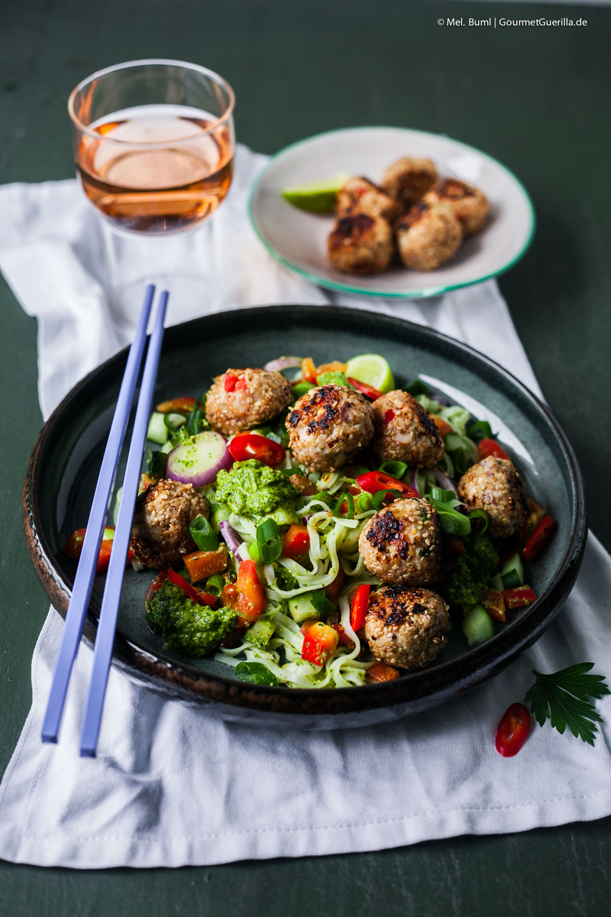 Summery rice noodle salad with Asia pesto and poultry chips | GourmetGuerilla .com 